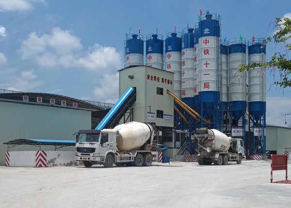 中鐵十一局清遠(yuǎn)磁浮工程攪拌站